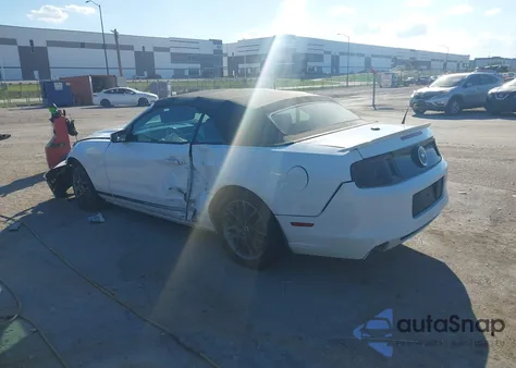 2014 Ford Mustang V6 Premium из США, поврежденный, VIN 1ZVBP8EM3E5298744